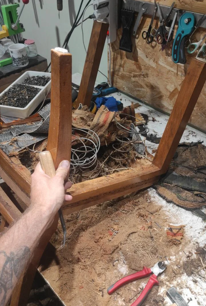 Verhoilun purkutyö ja rungon valmistelu verstaalla